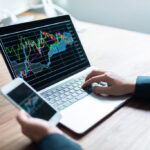 株価チャートはどうやって見る？基本と応用を解説